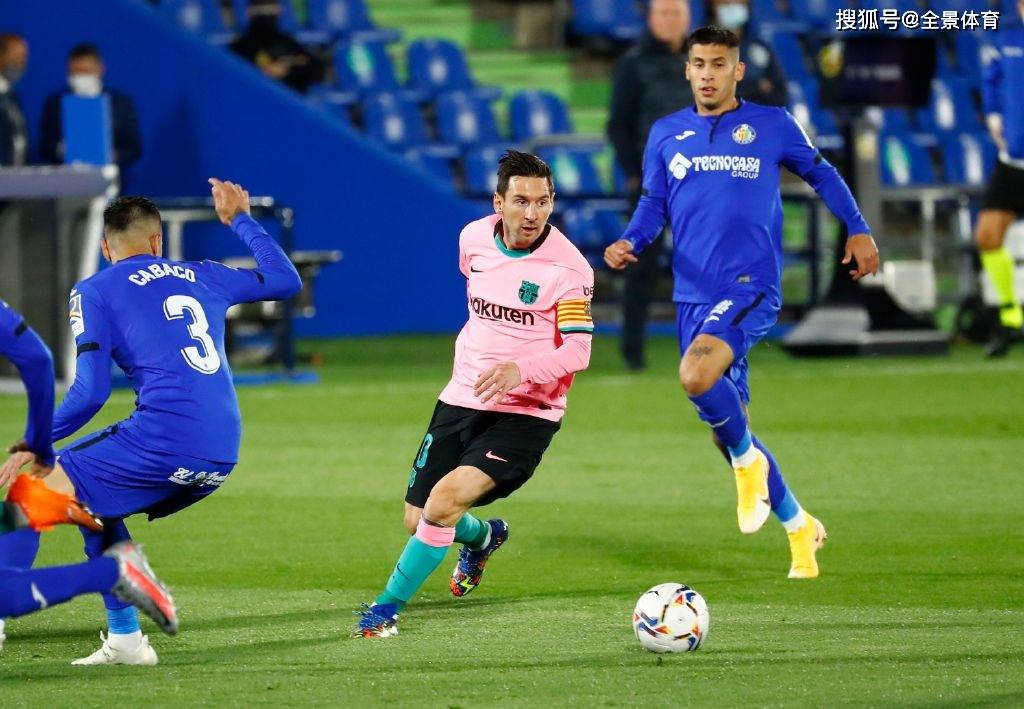 淘汰赛巅峰对决!闽南独角兽队小胜漓江鲨队队,游泳赛场再起波澜;节奏掌控在手 淘汰赛巅峰对决!闽南独角兽队小胜漓江鲨队队,游泳赛场再起波澜;节奏掌控在手